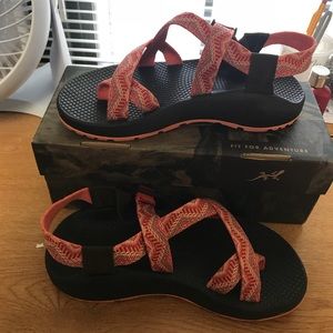 BRAND NEW Women’s Z2 Classic beaded rose Chacos